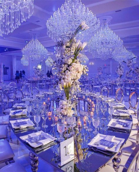 Indoor Wedding Receptions, Wedding Venues Indoor, Wedding Stage Design, Luxury Wedding Decor, Extravagant Wedding, Wedding Decor Ideas, Ultra Luxury, Unique Wedding Decor, Arab Wedding