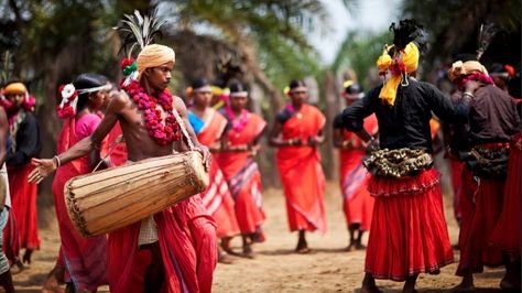 Check out our travel tips to visit Jagdalpur and other top places in Chattishgarh Tribes In India, Fairs And Festivals, Black And White Art Drawing, Indian Tribes, India People, Folk Dance, Unique Recipes, Traditional Outfits, Dancing