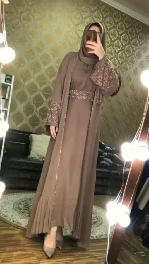 Pin on Idea Pins by you Formal Abaya, Bridal Abaya, Dubai Abaya Fashion, Abaya Designs Latest, Islamic Fashion Dresses, Modest Evening Dress, Dubai Abaya, Stylish Short Dresses, Mode Abaya