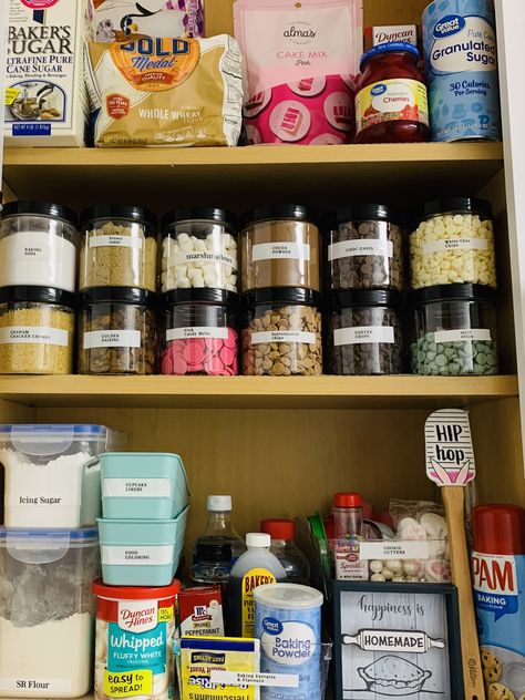 Baking Cupboard Organization, Kitchen Baking Station, Baking Supplies Storage, Baking Area, Baking Supplies Organization, Organised Kitchen, Baking Organization, Baking Cupboard, Cupboard Organization