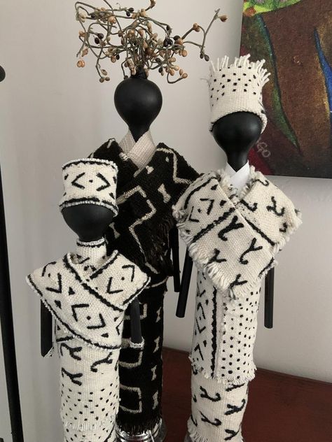 African Dolls Handmade, Created By God, Wooden Spoon Crafts, African American Quilts, Kwanzaa Gifts, Newspaper Paper, Recycled Paper Crafts, African Theme, Diy Dolls