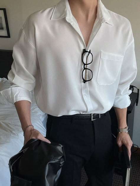 Tshirt Outfits Aesthetic, Formal Aesthetic Outfit Men, Tight Tshirt Outfits, Casual Mens Outfits, Outfits Camisa, Men White Shirt, Outfits Aesthetic Men, Formal Casual Outfits, Wattpad Aesthetic