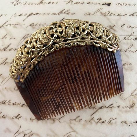 Tambourine Jewelry on Instagram: "A vintage 18K gold payoneta or small hair comb from the Philippines. It has minor signs of wear on the comb but overall in good vintage condition. I got this from a young lady’s huge collection of old jewelry which was passed on to her by her grandmother. She is not into jewelry so she decided to let go of some pieces. Measurement: Height: 2.00 inches Width (widest part): 2.89 inches Total Weight: 9.00g P25,800 layaway/ P22,500 cash ----------------------- Tambourine, Old Jewelry, Traditional Jewelry, The Philippines, Let Go, Hair Comb, I Got This, Instagram A, Comb