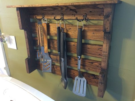 Grill utensil holder. Stained with ages oak. Utensils Holder Diy, Bbq Utensil Holder, Diy Utensils, Grilling Utensils, Diy Bbq, Utensil Storage, Kitchen Utensil Holder, Can Diy, Outdoor Wood