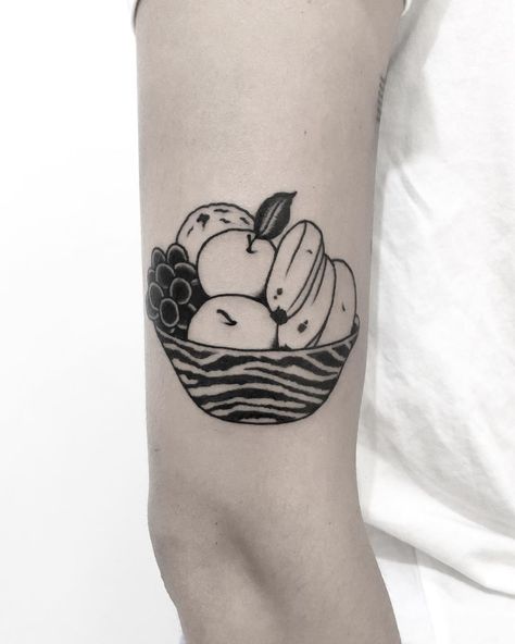 𝕱𝖎𝖒𝖒 𝕴𝖌𝖓𝖆𝖙𝖎𝖛 on Instagram: “Summer fruit bowl • thank you 🙏🏻.” Fruit Salad Tattoo, Bowl Of Fruit Tattoo, Fruit Bowl Tattoo, Oranges Tattoo, Summer Fruit Bowl, Bowl Tattoo, Fruit Tattoo, Small Tats, Tattoo Board