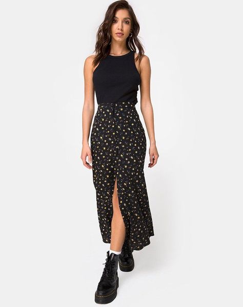 46771d1f432b42343f56f791422a4991 Floral Skirt Outfits, Look Grunge, Long Skirt Outfits, Chique Outfits, Elegante Casual, Outfit Trends, Floral Midi Skirt, Skirt Outfit, Outfit Goals