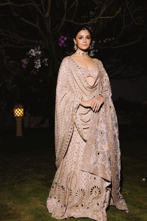 Alia Bhatt wearing custom skirt with a pleated pallu and hand embroidered lavender benarasi draped dupatta. 

#Perniaspopupshop #womenswear #ethnic #whatiworewastrending #ppuslove #lehengaset #prewedding #weddingwear #engagement #sangeet #embroideredlehenga #aliabhatt #radhikamerchant #anantambani #ambaniprewedding Arpita Mehta Wedding, Arpita Mehta, Asian Wedding Dress Pakistani, Bridesmaid Saree, Asian Wedding Dress, Lehenga Designs Simple, Celebrity Casual Outfits, Saree Designs Party Wear, Bollywood Wedding