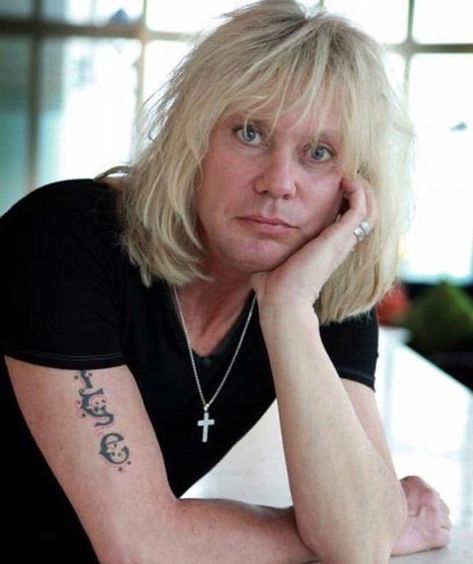 Def Leppard Rick Savage, Rick Sav Savage, Vivian Campbell, Cat Advice, Phil Collen, Rick Savage, 80s Hair Bands, Animal Medicine, Joe Elliott