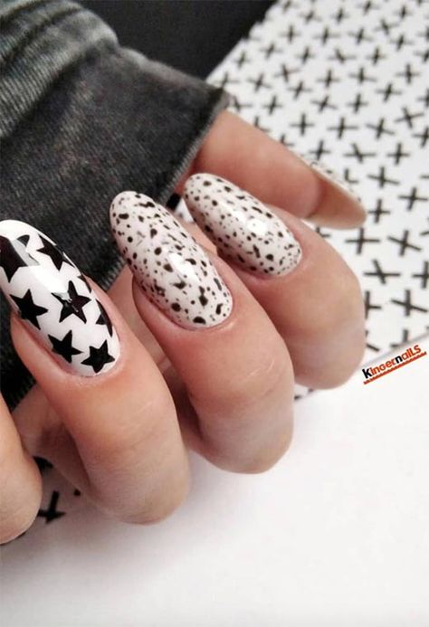 59 Magical Star Nails to Spark Your Dreamer's Imagination - Glowsly Black Nails With Moon, Black Moon Nails, New Years Nails 2023, Nails With Moon, Constellation Nails, Celestial Nail Art, Basic Baddie Nails, Cosmic Nails, Star Nail Designs