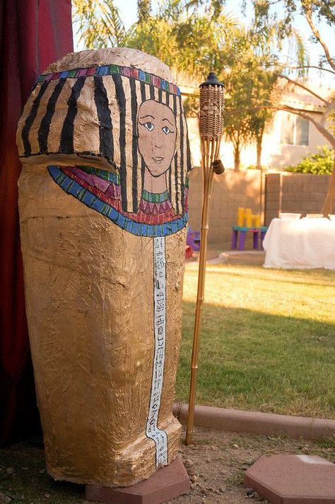 DIY Project: How to Make a Full-Sized Sarcophagus Project for studying egypt! Clothespin Puppets, Halloween Clothespin, Egypt Vbs, Egyptian Halloween, Paper Flower Backdrop Diy, Egyptian Crafts, Egyptian Party, Classroom Halloween, Egypt Project