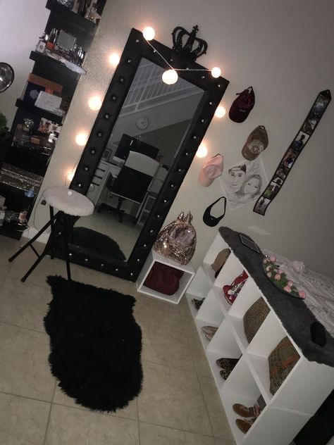 Black Room Decor Ideas For Women, Baddie Room Inspo Black, Small Couches For Bedrooms Aesthetic, Black Room Ideas For Girls Bedrooms, Black Room Aesthetic Girl, Designer Themed Bedroom, Girly Black Bedroom Room Ideas, Black And Pink Room Ideas Bedrooms, Black Theme Room