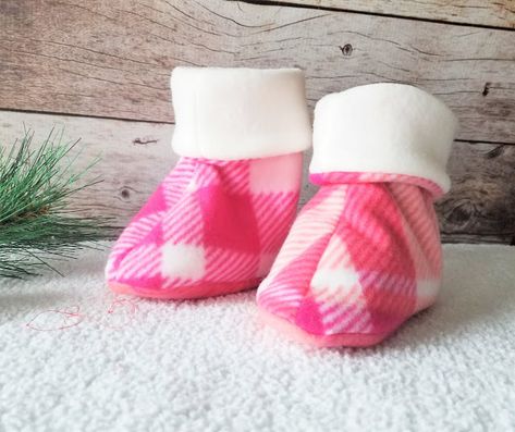 Diy Slippers Pattern, Diy Baby Shoes Pattern Free, Slipper Pattern Sewing, Fleece Slippers Pattern Free, Fleece Slippers Diy Free Pattern, Free Slipper Patterns Sewing, Baby Slippers Pattern Sewing Free, Slipper Sewing Pattern, Slipper Boots Sewing Pattern Free