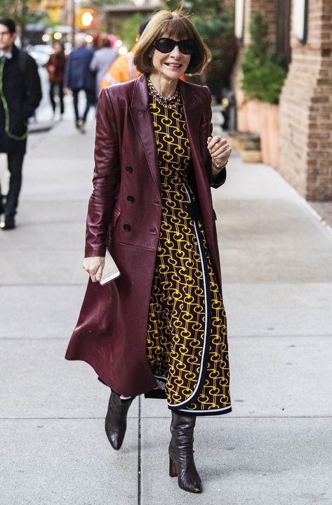 The '90s-style coat trend took over on the celebrity front this winter and spring as a fresh alternative to the leather moto jacket. The longer coat lends an enormous amount of polish to any look, as evidenced by Wintour's love affair with the piece. i'm Anna Wintour Style, Multi Top, Magazine Vogue, Coat Trends, Look Retro, Coachella Fashion, Inspiring Women, Anna Wintour, Urban Street Style