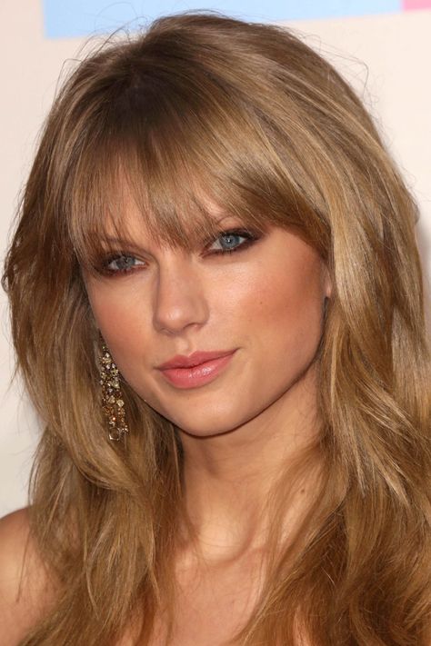 Hairstyles Taylor Swift, Taylor Swift Hair Color, Taylor Swift Haircut, Taylor Swift Bangs, Red Carpet Hairstyles, Taylor Swift Makeup, Taylor Swift Nails, Red Carpet Hair, Golden Blonde Hair