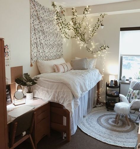 22 Gorgeous Neutral Dorm Room Ideas - Raising Teens Today College Bedroom Decor, Beautiful Dorm Room, Dream Dorm Room, Dorm Inspiration, College Bedroom, Cool Dorm Rooms, College Dorm Room Decor, Dorm Room Designs, College Apartment Decor