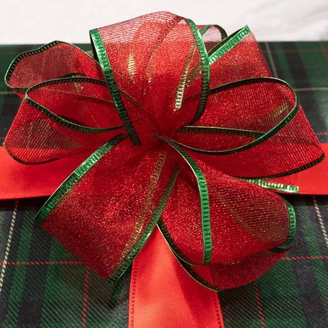 How to Make a Christmas Bow Bows For Presents, Diy Gift Bow, Christmas Gift Bow, Christmas Bows Diy, Holiday Hack, Breezeway Ideas, Christmas Decor Ideas Outdoor, Diy Christmas Tree Ornaments, Room Storage Ideas