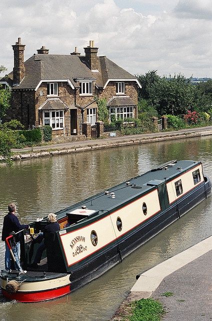 Treat Board, Canal Barge, Boat Living, Narrow Boats, Narrow Boat, Canal Boats, House Boats, Boat Ideas, Canal Boat