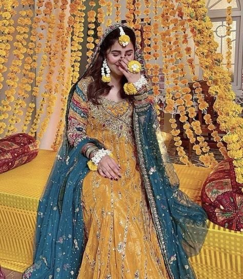 Haldi Ka Dress, Manjha Outfit, Fancy Dupatta Design, Orange Anarkali, Mehandi Dress, Mayon Dresses, Shadi Dress, Hijabi Dresses, Fancy Dupatta