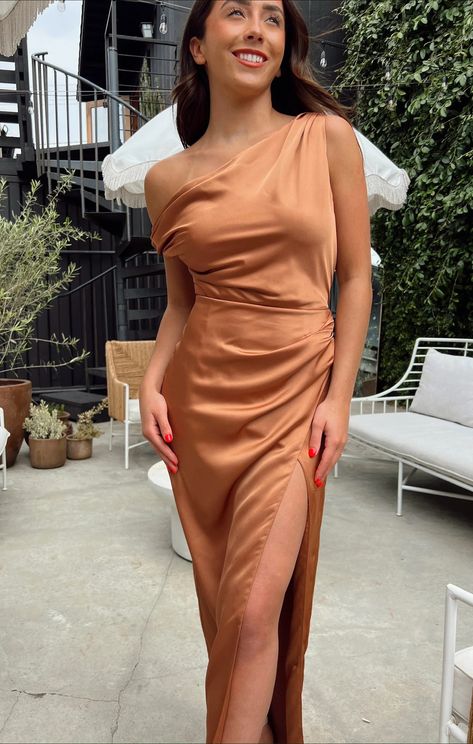 Jodie Dress ~ Moss Green Luxe Satin – Show Me Your Mumu Tan Bridesmaids, Dainty Heels, Copper Bridesmaid Dresses, Tan Bridesmaid Dresses, Garden Wedding Dress Guest, Metallic Bridesmaid Dresses, Maternity Dress Wedding Guest, Event Attire, Olive Green Bridesmaid Dresses