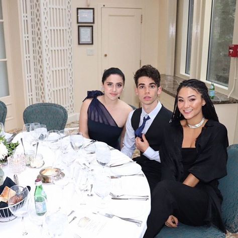 Brenna D'amico And Cameron Boyce, Cameron Boyce And Brenna Damico, Brenna Damico, Cameron Boys, Sophia Carson, Descendants Cast, Disney Channel Stars, Seventeen Magazine, Cameron Boyce