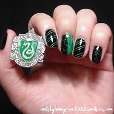 Slytherin Nails, Goth Nail Art, Harry Potter Nails Designs, Harry Potter Nail Art, Harry Potter Nails, Nail Piercing, Green Nail Art, Halloween Acrylic Nails, Cute Nails For Fall