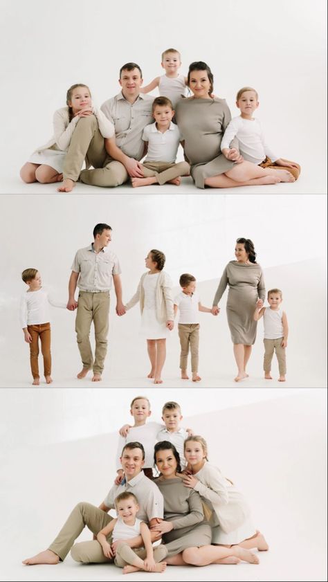 Family Of 6 Studio Portraits, Family Shoot Outfit Ideas Studio, Family Picture Poses Indoor, Family Picture Of 3, Studio Family Photos White Background, Big Family Studio Photography, Family Session In Studio, Family Of 6 Studio Photoshoot, Family Photoshoot Poses Indoor