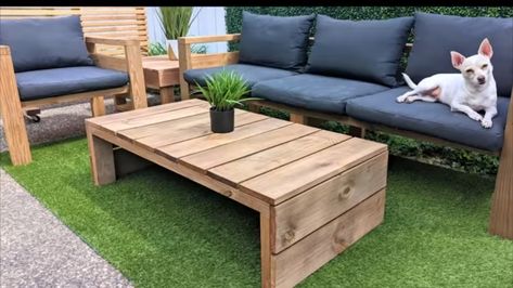 Coffee Patio Ideas, Lawn Furniture Diy, Diy Deck Coffee Table, Diy Modern Patio Furniture, Diy Table Pallet, Outdoor Patio Coffee Table Diy, Diy Patio Ottoman, Coffee Table Outdoor Diy, Outdoor Wooden Coffee Table