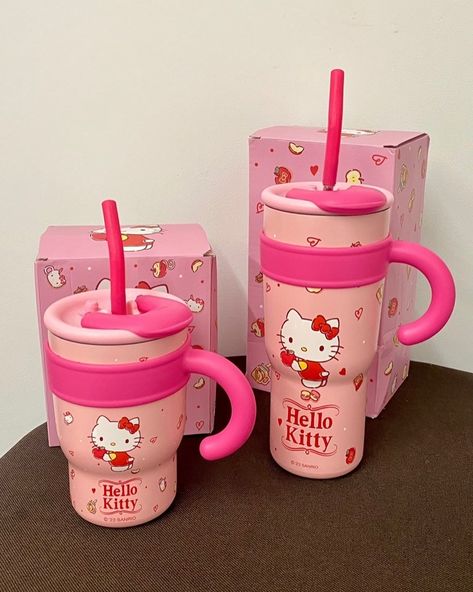 💓Straw Insulated Thermos Search for ‘2702’ in my shop to get it, link in bio.🎀 Follow@cutelalacoshop to get more cute items. #hellokitty #hellokittylover #hellokittycore #hellokittycollector #hellokittystuff #bottle Sanrio Finds, Hello Kitty Design, Mouth Design, Cute Hello Kitty, Staying Hydrated, Cup Art, Cute Kitchen, Hello Kitty Items, Fun Cup