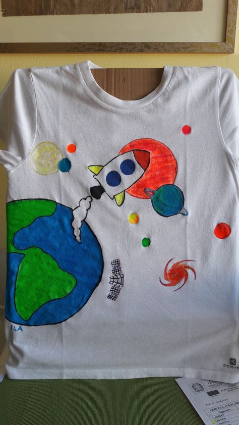 Diy Space Shirt, Kids Tshirt Designs, Fabric Paint Shirt, Space Costumes, Space Tshirt, Kids Shirts Design, Tshirt Drawing, Shirt Painting, Easy Art For Kids