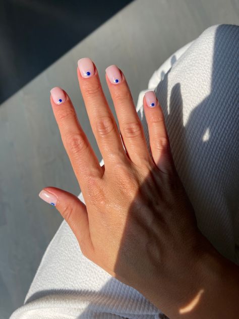 Nail Design Dots Simple, Blue Minimal Nails, Simple Nails Dots, Simple Nail Art Dots, Blue Dotted Nails, White Nails With Blue Dots, Cream And Blue Nails, Nude Nails With Blue Design, Blue Nails With Dots