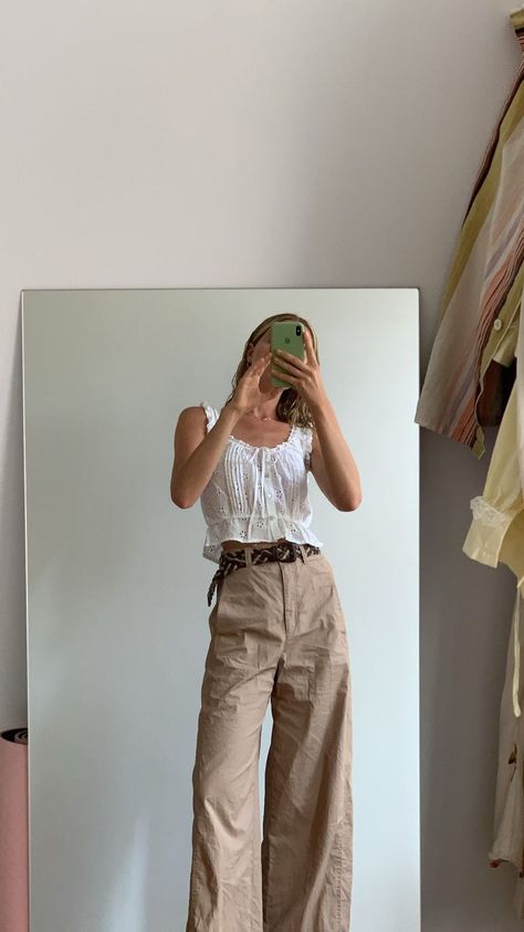 Beige Top Outfit, Cool Girl Fits, Dainty Fashion, The Inbetween, Cream Outfits, Digital Wardrobe, Looks Summer, White Blouse Top, Summer Outfits Aesthetic