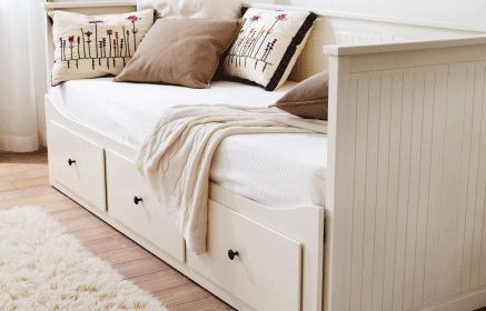 Summerhouse Interiors, Ikea Hemnes Daybed, Hemnes Daybed, Hemnes Day Bed, Ikea Deco, Divan Cama, Bed And Storage, Grey Daybed, White Daybed