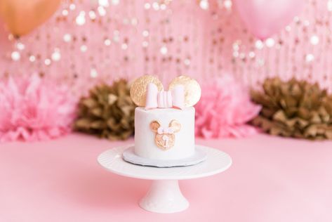 Disneyland Smash Cake, Minnie Mouse Cake Smash Photography, Minnie Smash Cake, Minnie Mouse Smash Cake, Mini Mouse Birthday Cake, Rosy Blog, Mini Bebe, Minnie Mouse Theme Party