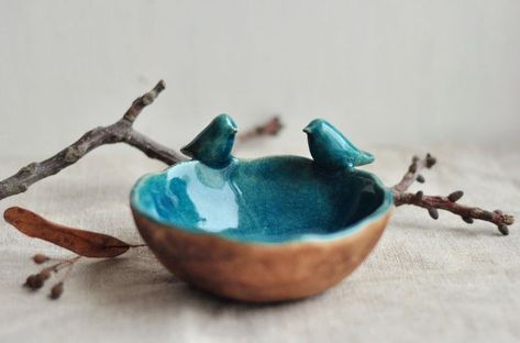 Ceramic Birds Sculpture, Key Dish, Ceramics Pottery Mugs, Clay Classes, Key Bowl, Mini Gardens, Beginner Pottery, Pottery Animals, Pottery Houses