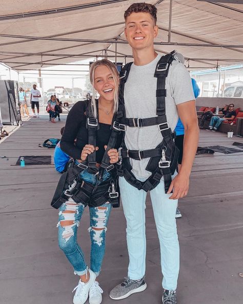 Sky Diving Outfit, Sky Diving, Sky Diving Photography, Breathing Mask, Mask Girl, Skydiving, Bucket List, Diving, Summer Vibes