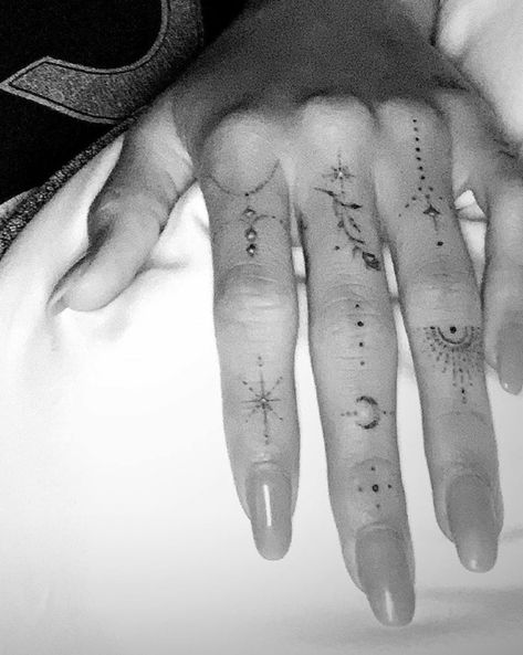 Minimal Tattoos, Small Finger Tattoos, Hand And Finger Tattoos, Red Ink Tattoos, Cute Tiny Tattoos, Small Hand Tattoos, 1 Tattoo, Dainty Tattoos, Subtle Tattoos