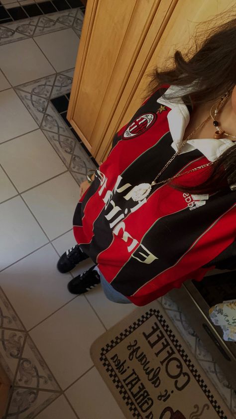 Jersey Outfit Women Soccer, Soccer Jersey Aesthetic, Soccer Jersey Outfit Women, Jerseys Outfit, Jersey Aesthetic, Igs Ideas, Football Outfit, Thrift Flips, Soccer Outfit