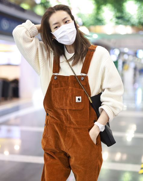 How to Style Overalls – PureWow Overall Outfit Fall, Overalls With Sweater, Ways To Style Overalls, Baggy Overalls Outfit, Overalls 90s, Overalls Outfits, Print Scarf Design, Baggy Overalls, Corduroy Jumpsuit