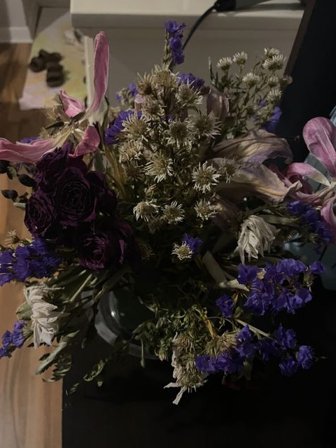 Goth Flower Bouquet, Dead Flower Bouquet, Dead Flowers Aesthetic, Emo Dark Aesthetic, Dark Aesthetic Flowers, Ema Core, Emo Flowers, Flowers Grunge, Dark Fairy Core