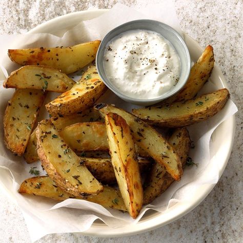 Inexpensive Appetizers, Russet Potato Recipes, Party Potatoes, Herbed Potatoes, Best Potato Recipes, Potato Wedges Recipe, Wedges Recipe, Cooking Stone, Low Sodium Diet