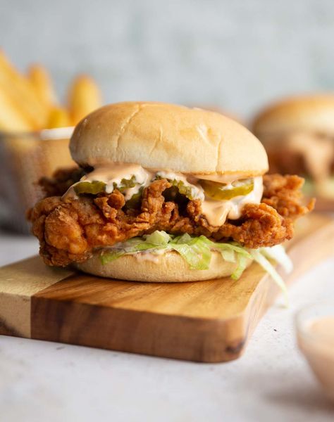 Quick Fried Chicken, Chicken Lunch Ideas, Fried Chicken Sandwich Recipe, Pasta Bread, Crispy Chicken Burgers, Fried Chicken Burger, Chicken Sandwich Recipe, Crispy Chicken Sandwiches, Chicken Breast Crockpot Recipes