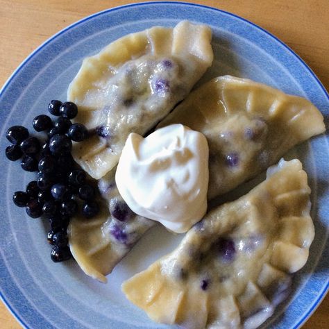 Wild Blueberry Pierogi (Pierogi z jagodami) - Kielbasa Stories Blueberry Pierogi, Polish Noodles, Noodles With Cabbage, Cabbage And Mushrooms, Pierogi Filling, Mushrooms Wild, Pickle Soup, Polish Food, Wild Blueberries