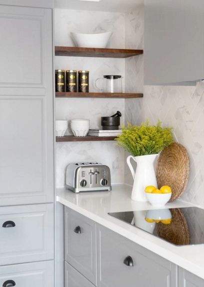 Not all storage needs to have a door -- showcase some of your pieces on easy-to-install corner shelves instead. Samantha Pynn Kitchen. Kitchen Corner Ideas, Kitchen Corner Shelves, Organiser Cucina, Corner Kitchen Cabinet, Corner Cupboard, Kitchen Corner, Simple Kitchen, Trendy Kitchen, Counter Tops