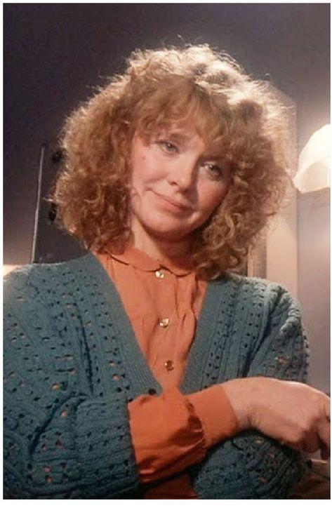 Melinda Dillon's mother in the '83 movie was a hearkening back to Ma Bear; the subdued wife to her husband's bad temper. For that time in her life, this seemed to be all 'mom' was supposed to do was raise her kids. Was the consoling wife to the belligernt husband calm or intimidated? Melinda Dillon, Fashionable Mom, Amy Sherman Palladino, Amy Farrah Fowler, Gilmore Girls Fan, Elizabeth Montgomery, Chloe Sevigny, Good Gifts, Paris Jackson