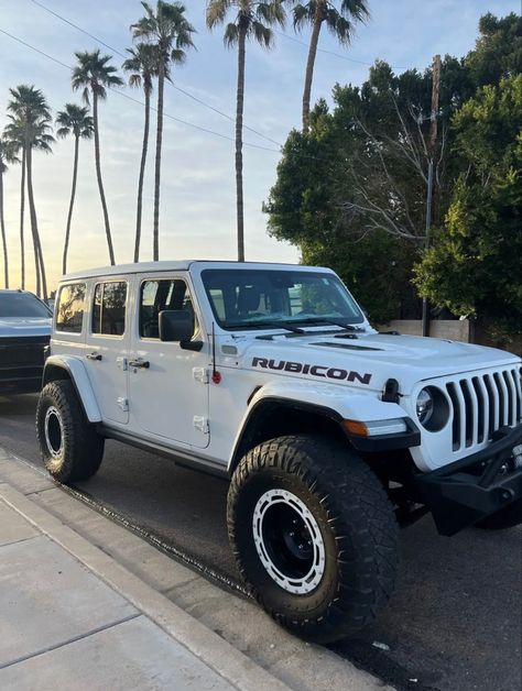 Lifted Jeep Rubicon, White Jeep Wrangler Unlimited, White Jeep Wrangler, Calming Pictures, White Jeep, Lifted Jeep, Dream Cars Jeep, Jeep Rubicon, Jeep Cars