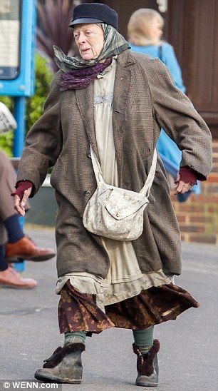 Hobo Chic, Maggie Smith, People Clothes, Advanced Style, Hobo Style, Old Woman, Women's Costumes, Look Cool, Fashion Clothes