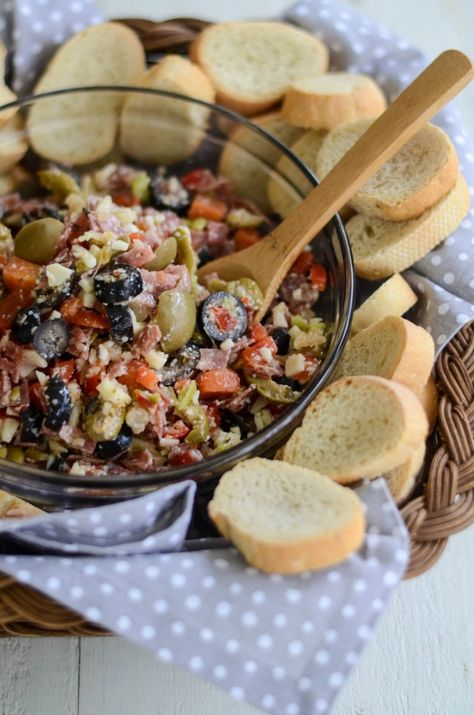 Muffaletta Dip, Muffuletta Dip, Appetizer Dips Cold, Mardi Gras Appetizers, Bowl Party Food, Mardi Gras Food, Slider Buns, Tailgating Recipes, Cooking For Beginners