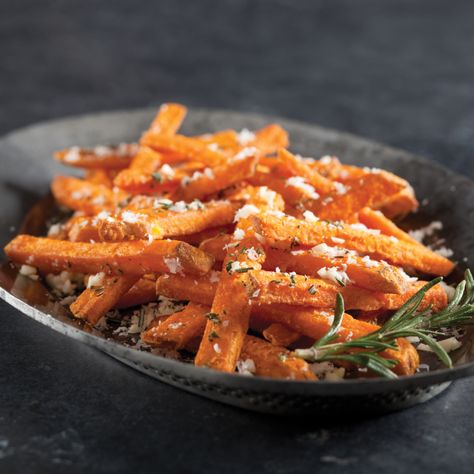 A seasoning for any season. 🍠🧄 This versatile Garlic Rosemary Parmesan Seasoning works beautifully on fries, garlic bread, pasta, or vegetables. We love it most sprinkled on our Simplot Sweets® Sweet Potato Slims Fries! Try the recipe and sample the product! #simplot #foodservice #fries #sweetpotatoes #sweetpotato #rosemary #menuinspo #recipeinspo Garlic Bread Pasta, Rosemary Sweet Potatoes, Sweet Potatoes Roasted, Sweet Potato Seasoning, Garlic Oil, Gluten Free Cheese, Sauteed Vegetables, Sweet Potato Fries, Vegetarian Cheese