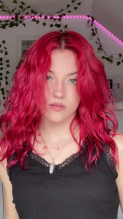 Shifting Faceclaims, Hair Chestnut Brown, Pink Ipad Wallpaper, Red Hair Pale Skin, Pink Butterfly Tattoo, Curly Hair Color Ideas, Raspberry Hair, Red Pink Hair, Curly Hair Color