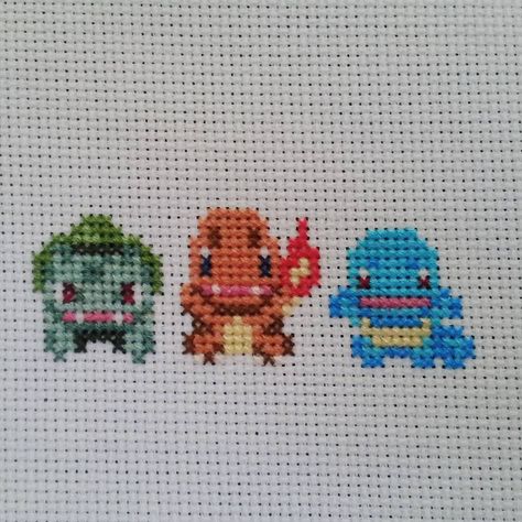 Charmander Cross Stitch, Cross Stitch Games, Pokemon Cross Stitch Patterns, Pokemon Cross Stitch, Pokemon Bead, Pokemon Nintendo, Easy Perler Bead Patterns, Pixel Crochet, Cross Stitch Books